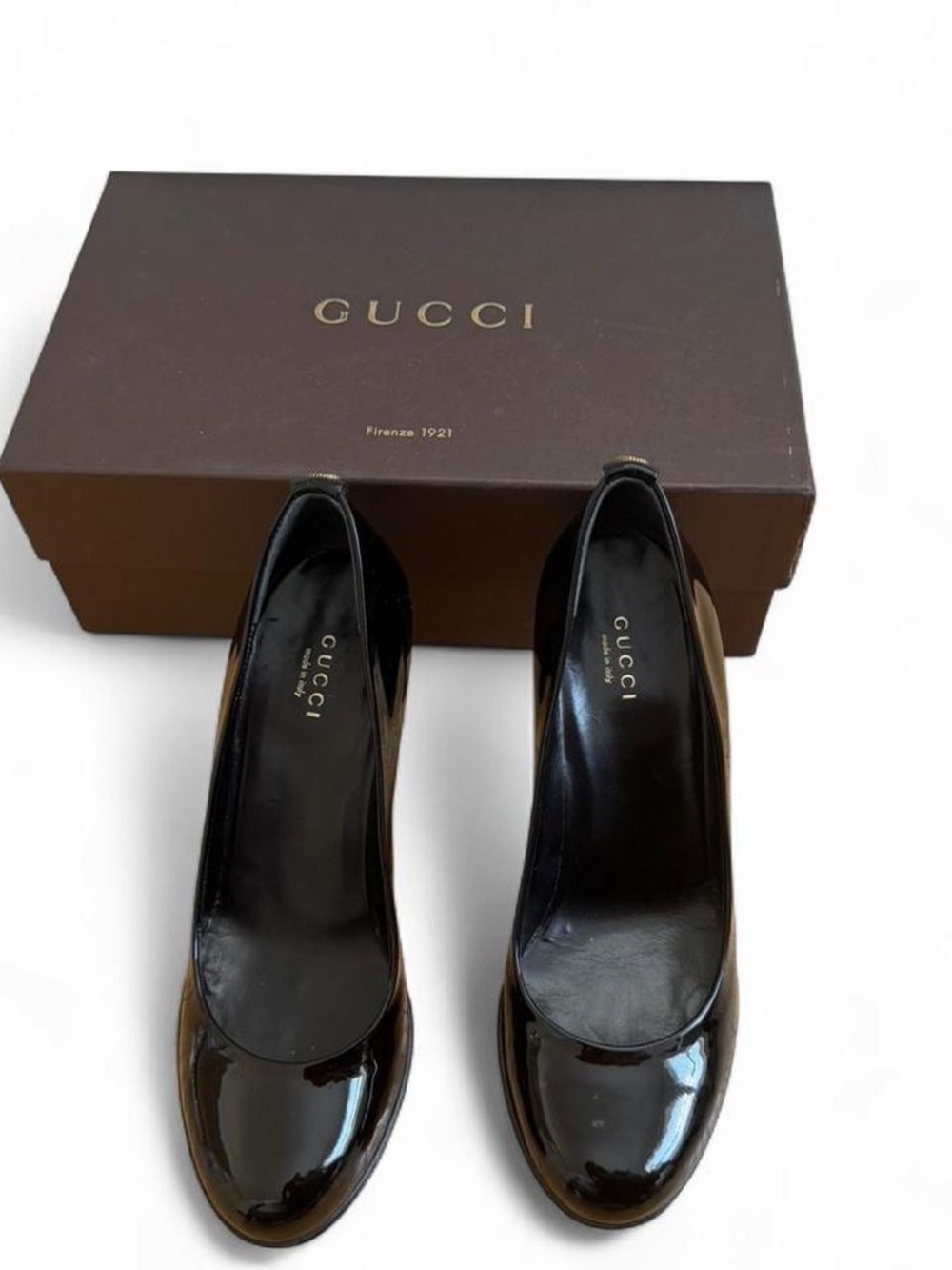 Gucci Black Patent Leather Round-Toe Pumps